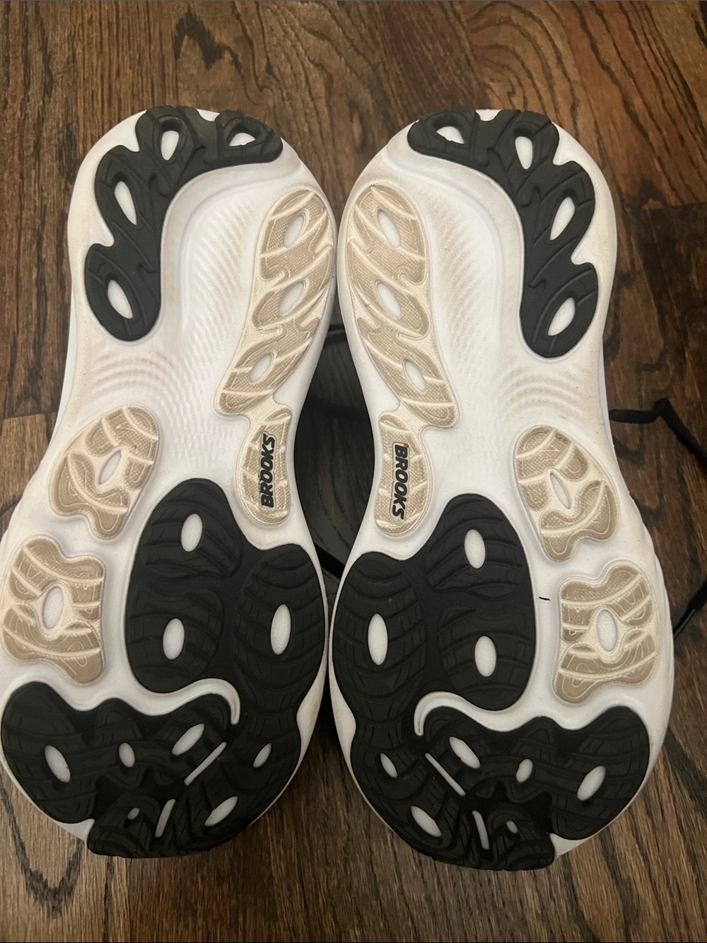 Brooks Adrenaline GTS 25 size 9.5 WIDE black/white/grey - Picture 8 of 10